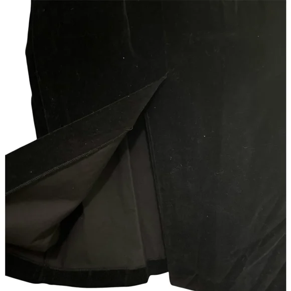 Leslie Lucks, Vintage & Velvet Black Dress with Gold Color Accents, SZ: 16 - Picture 5 of 9